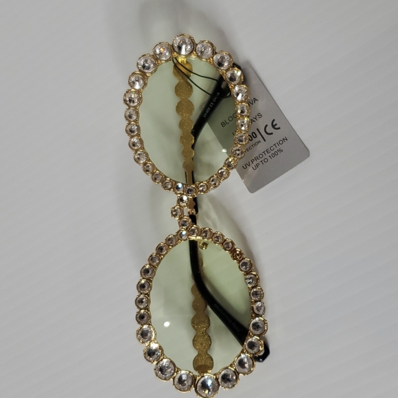 Accessories - Bling out sunglasses